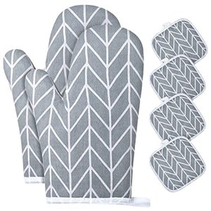 Amazon | Set aus Ofenhandschuhen und Topflappen