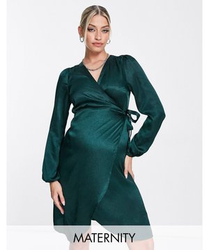 Vero Moda Umstandsmode – Midi-Wickelkleid aus Satin in intensivem Grün 