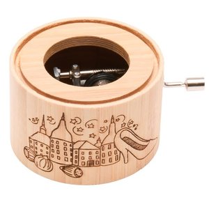 Spieluhr aus Bambus mit der Titelmelodie zu Drei Haselnüsse für Aschenbrödel - music box von Kurbelw