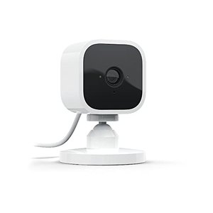 Blink Mini – Kompakte, smarte Plug-in-Überwachungskamera für innen, 1080p-HD-Video, Nachtsicht, Zwei