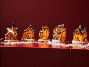 LIVARNO home Weihnachtsstraße mit Beleuchtung, handbemalt