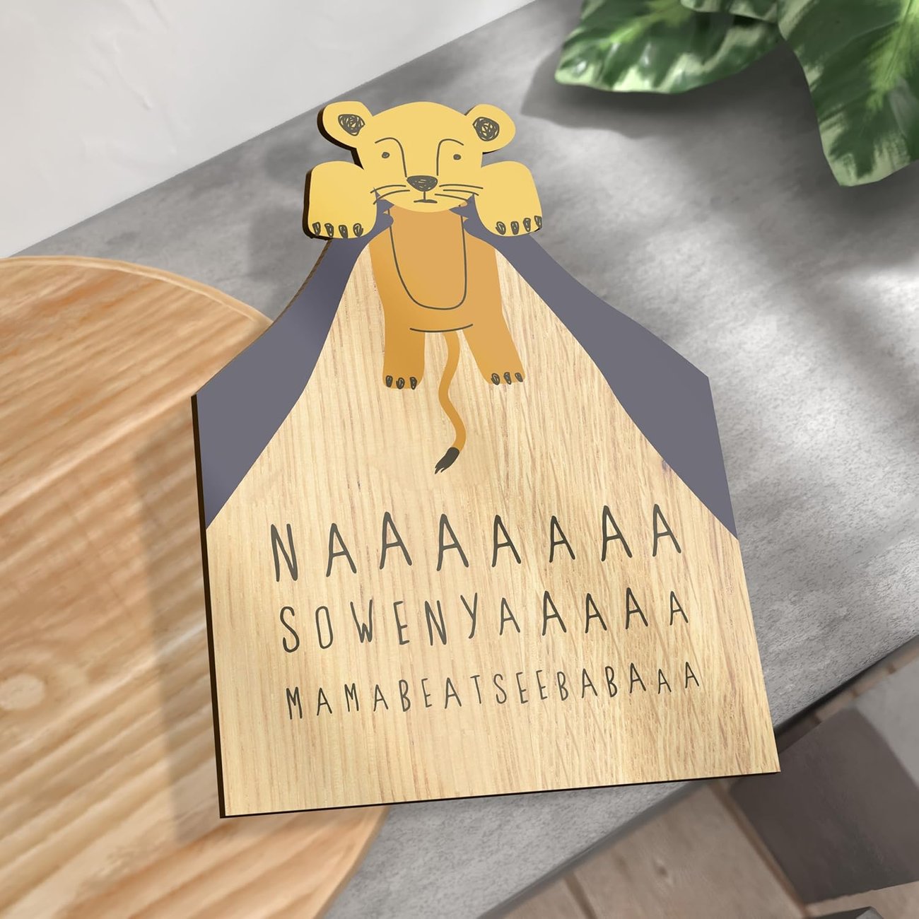Holzkarte zur Geburt Holzkarte: Löwenbaby