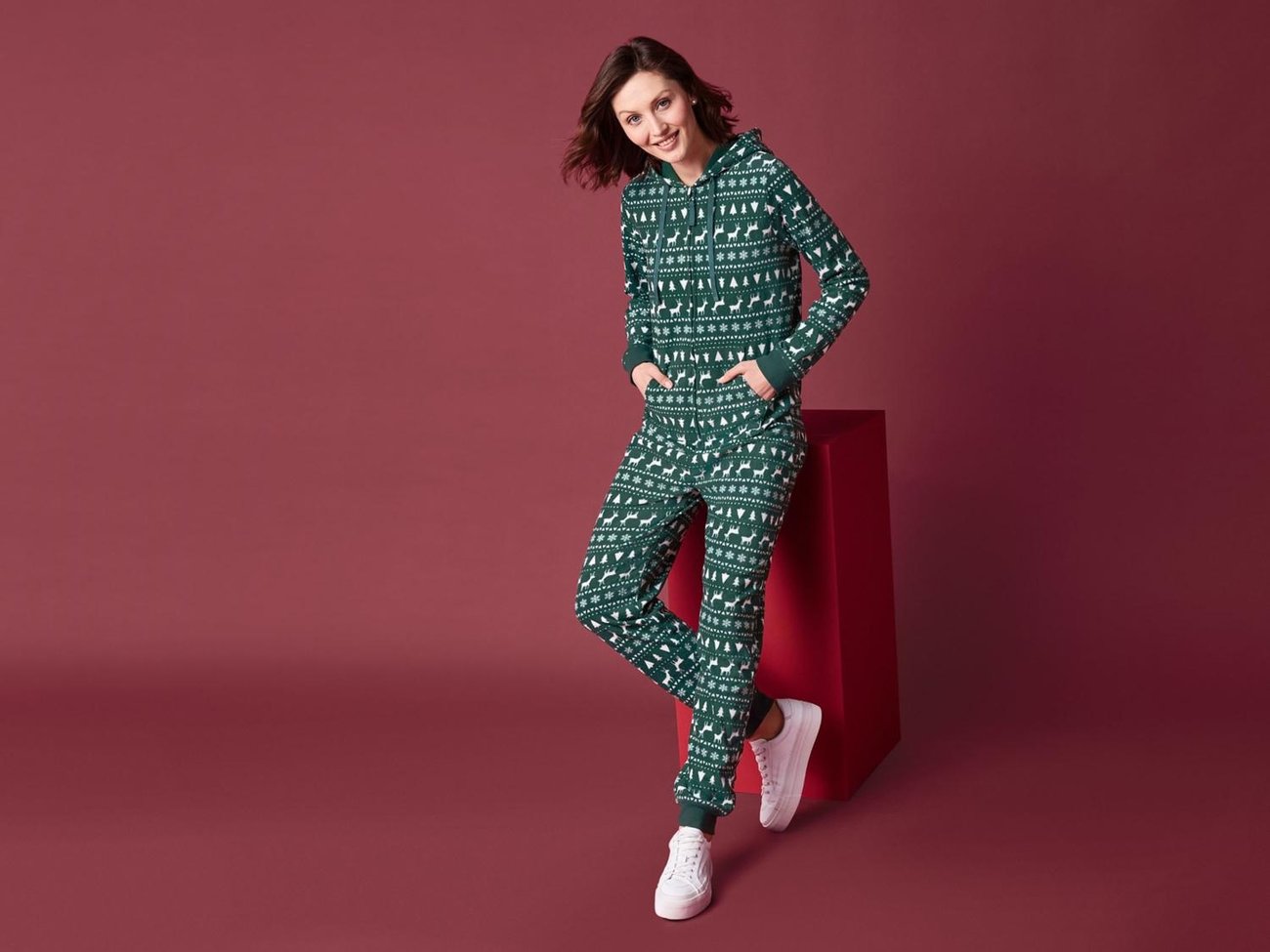 esmara Damen Jumpsuit in weihnachtlichem Design