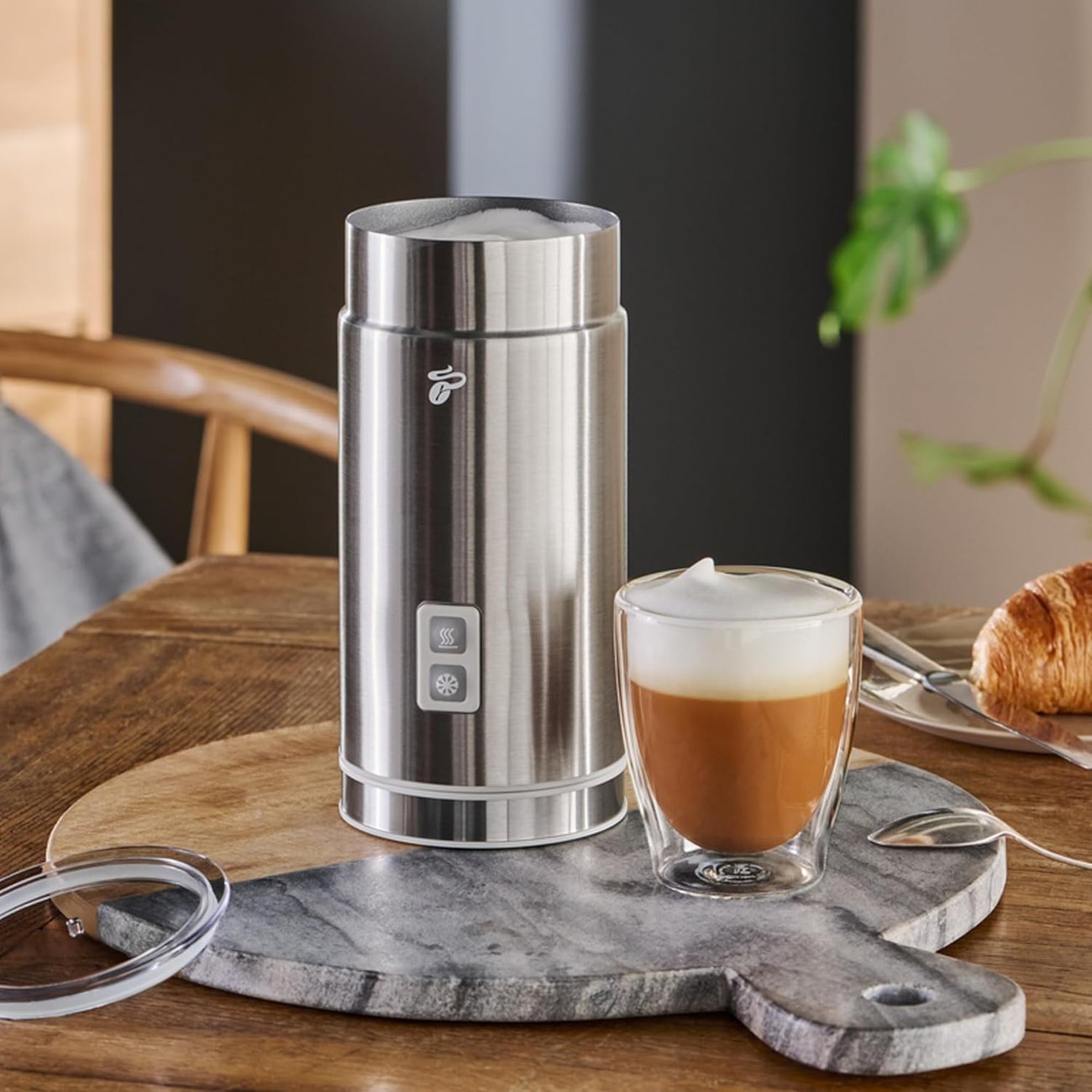 Tchibo Elektrischer Milchaufschäumer, Antihaftbeschichtung, warmer und kalter Milchschaum, 130 ml Fa