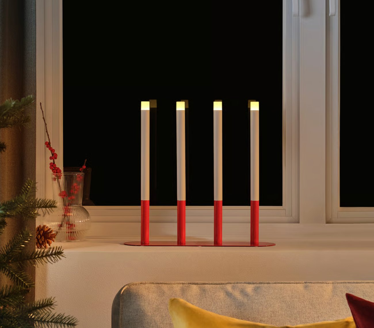 STRÅLA Kerzenständer, LED - kerzenförmig batteriebetrieben/rot