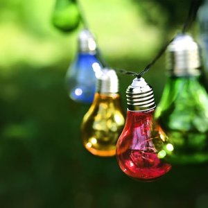Spetebo LED Solar Lichterkette mit 10 bunten LED Glühbirnen