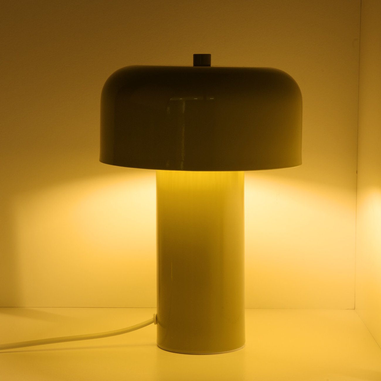 Tischleuchte aus Metall