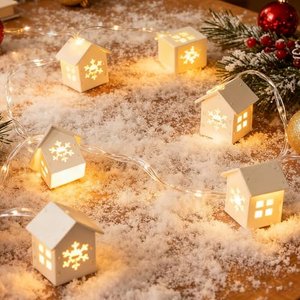 Holzhaus-Lichterkette mit Schneeflocken
