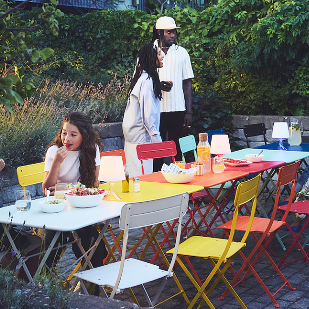 SUNDSÖ Tisch und 2 Klappstühle