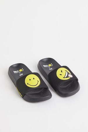 Badesandalen mit Motivprint - Schwarz