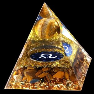 Kristalle Löwe Pyramide
