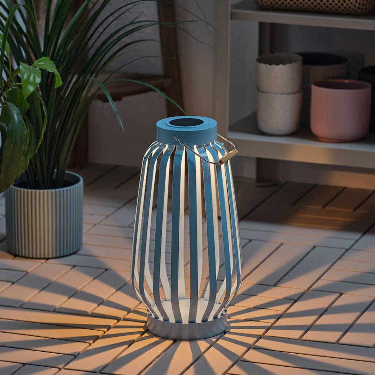 SOLVINDEN Solarstandleuchte. LED - blau/Streifen 42 cm