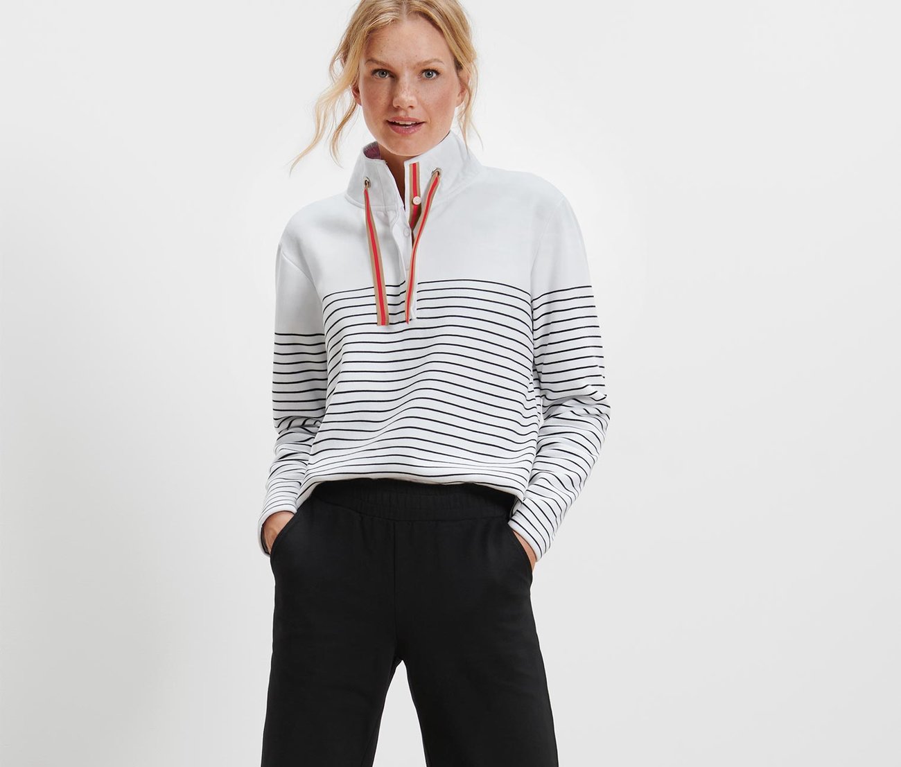 Gestreiftes Sweatshirt mit Stehkragen