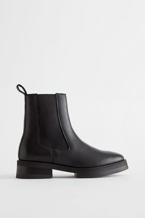 Chelsea-Boots mit derber Sohle