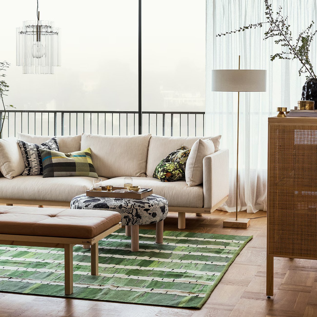 STOCKHOLM 2025 Standleuchte - weiß textil/vermessingt 159 cm