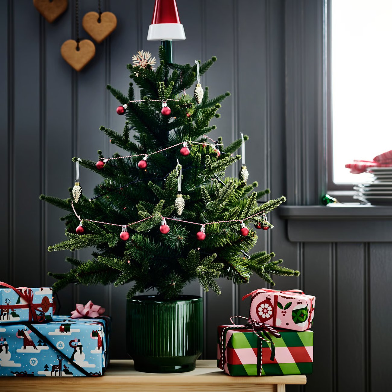 VINTERFINT Girlande mit roten Kugeln