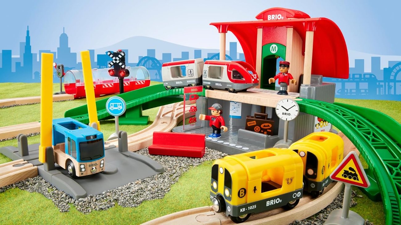BRIO Großes City Bahnhof Set