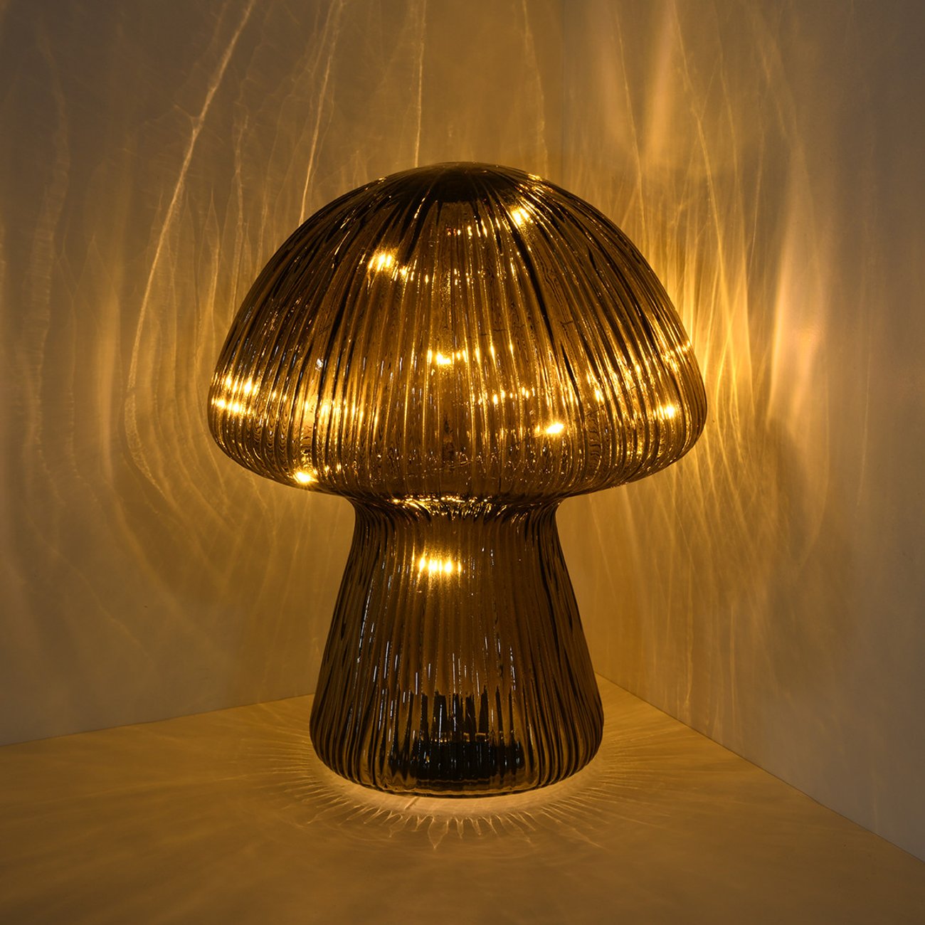 Große LED-Leuchte im Pilz-Design