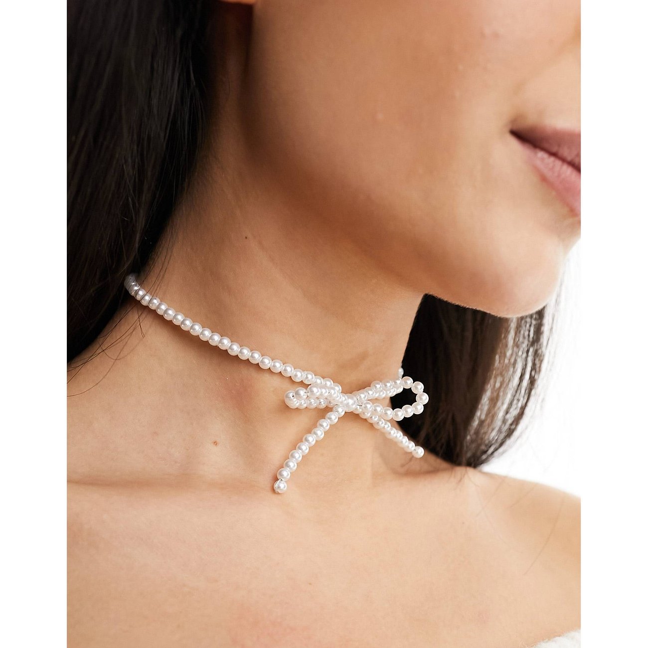 ASOS DESIGN – Choker-Halskette aus Kunstperlen mit Schleifendesign 