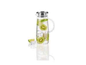 Wasserkaraffe und Fruchtsaftkrug